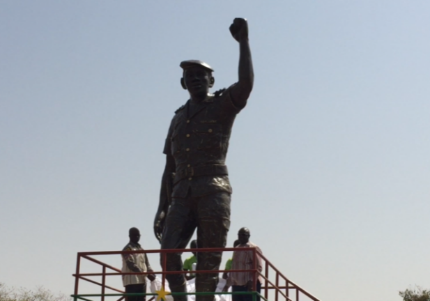 800px-statue_du_president_thomas_sankara2